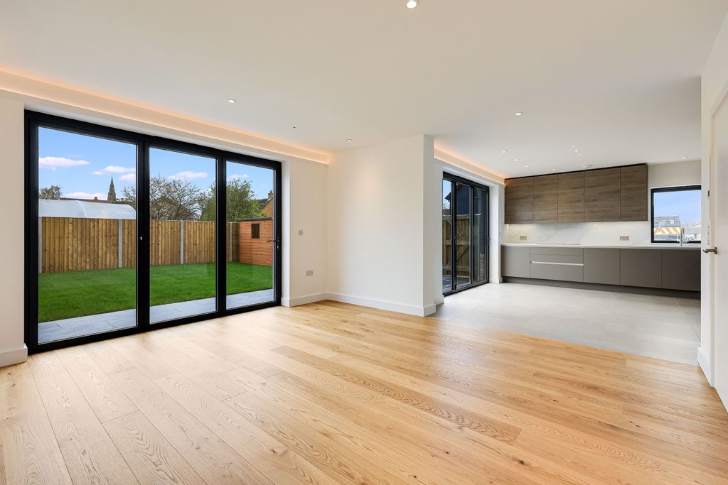 Property photo 3 of 24 Img0458