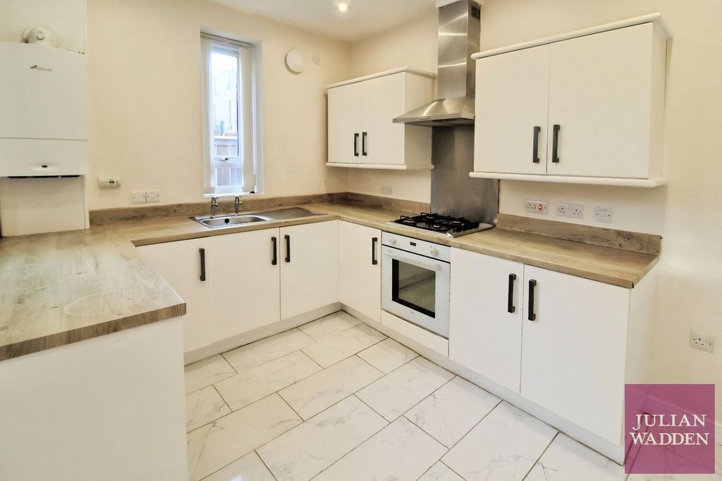 Property photo 3 of 14 Picture No. 11