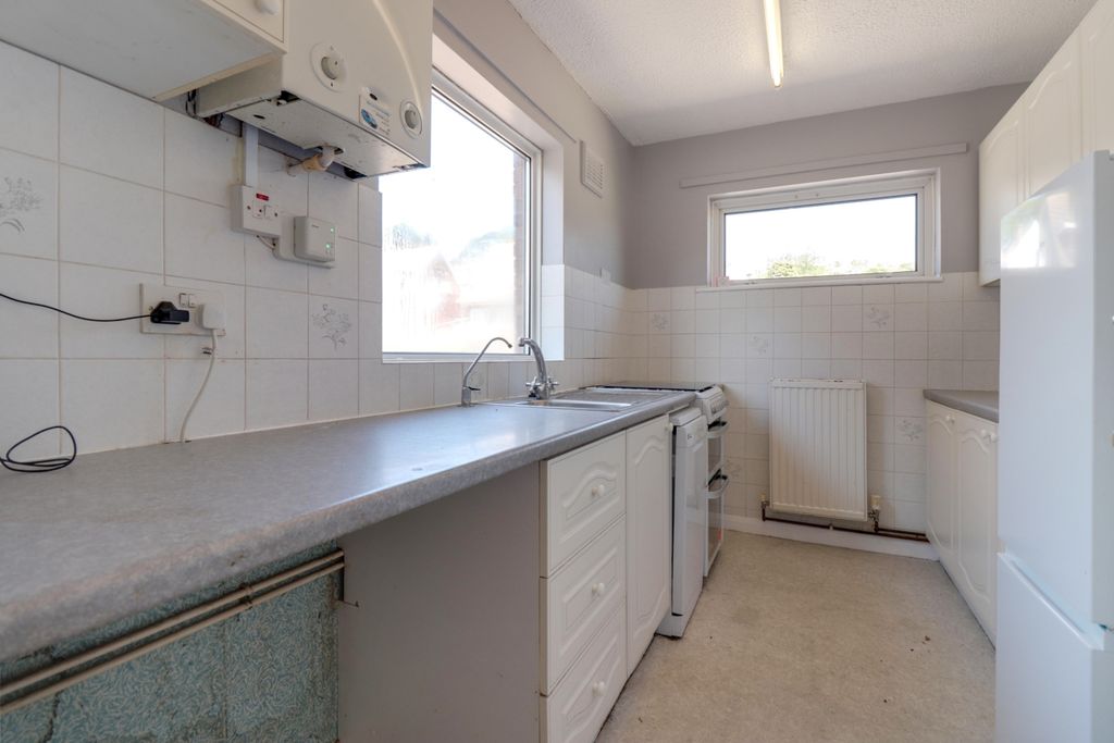 Property photo 3 of 10 Kitchen