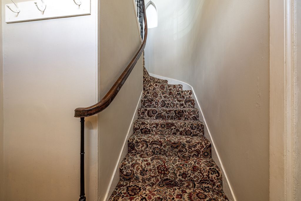 Property photo 2 of 21 Entrance Hall