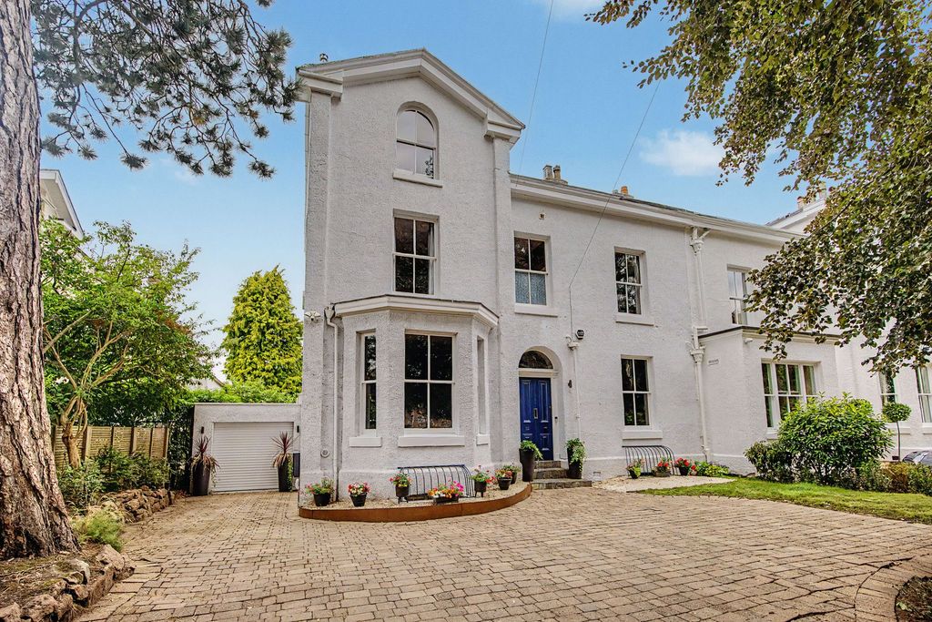 Property photo 1 of 22