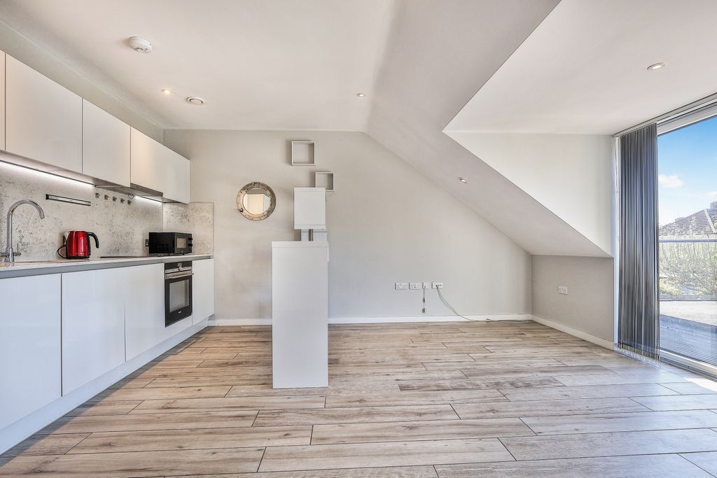 Property photo 3 of 14 Tlc_849E232F-5A43-4Eef-841c-96E7d3Eea117_d867312