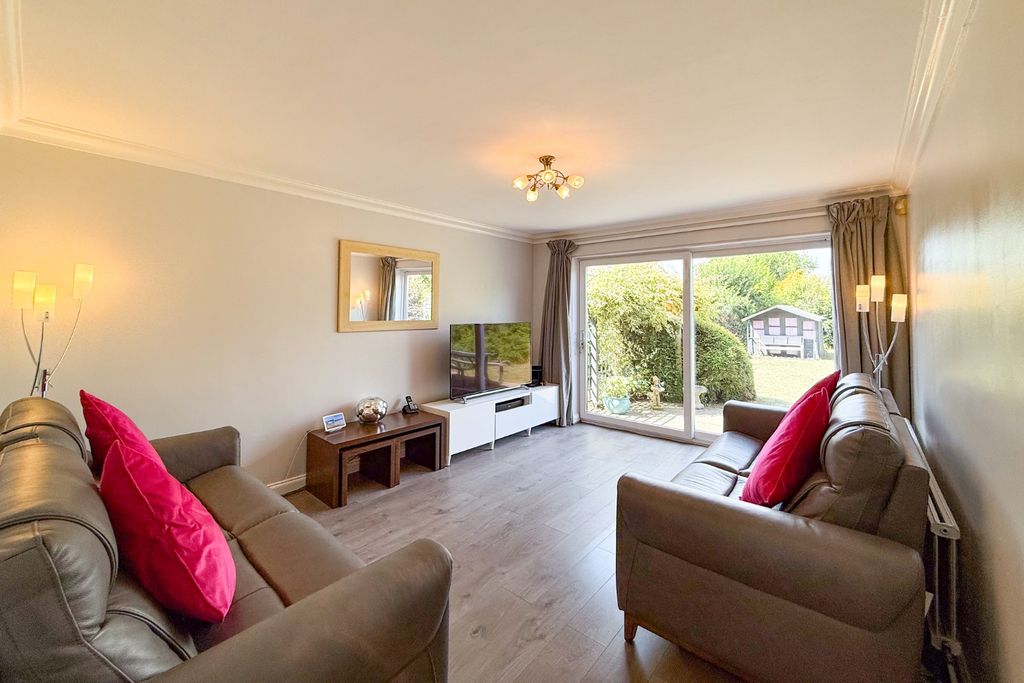 Property photo 2 of 14 4428935