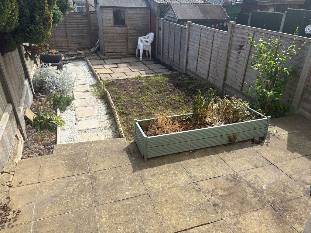 Property photo 2 of 5 Garden