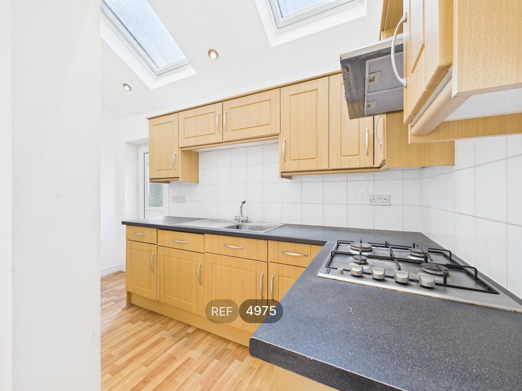 Property photo 2 of 9 Kitchen