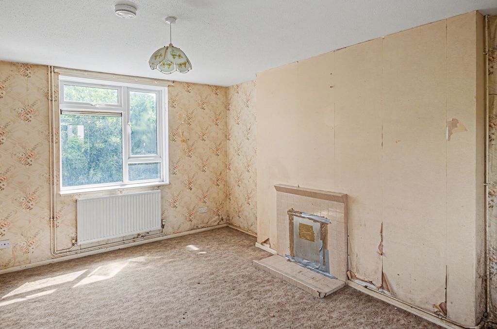 Property photo 3 of 17 9 Vale View, Royal Wootton Bassett, Swindon, Sn4 7By