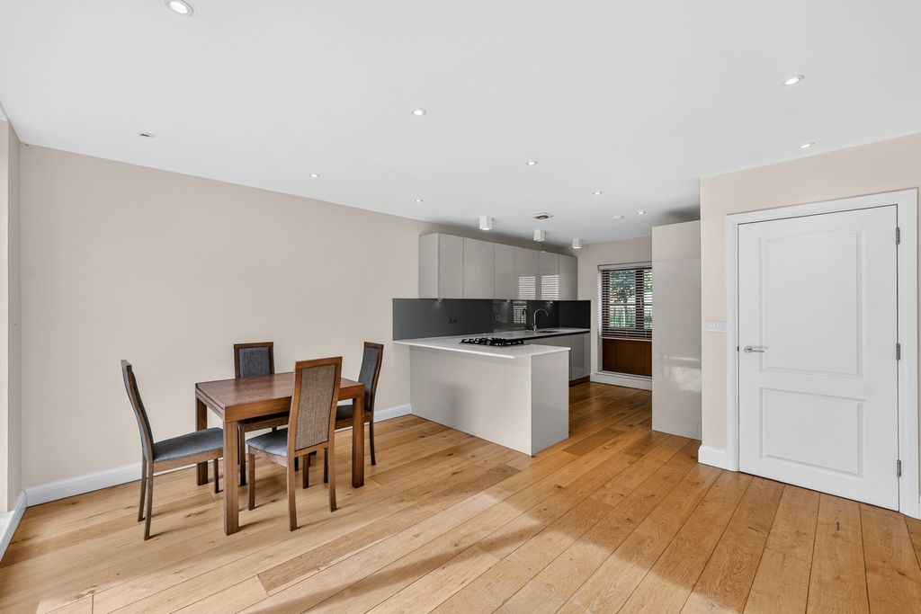 Property photo 3 of 20 Pbox-Img.Jpg