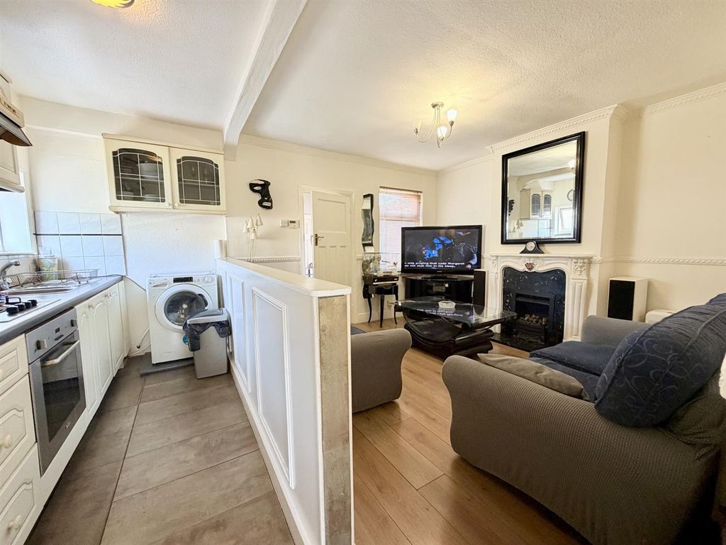 Property photo 3 of 11 2.Jpg