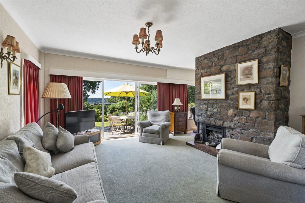 Property photo 3 of 16 Sitting Room