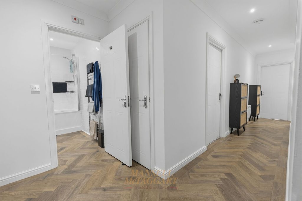 Additional image 16 of 3 bed flat for saleTower Close, East Grinstead RH19
