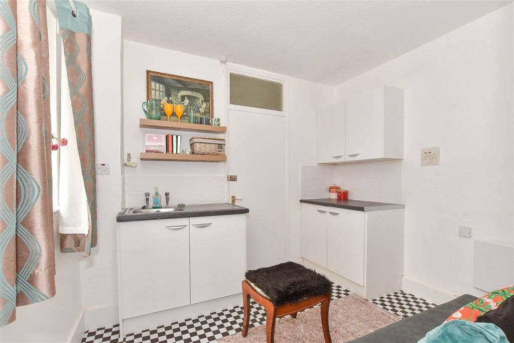 Property photo 1 of 5 Lounge/ Kitchen