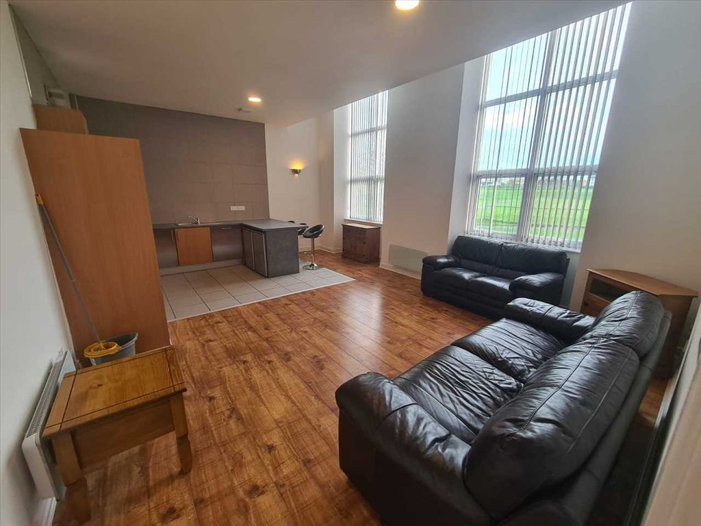Property photo 2 of 12