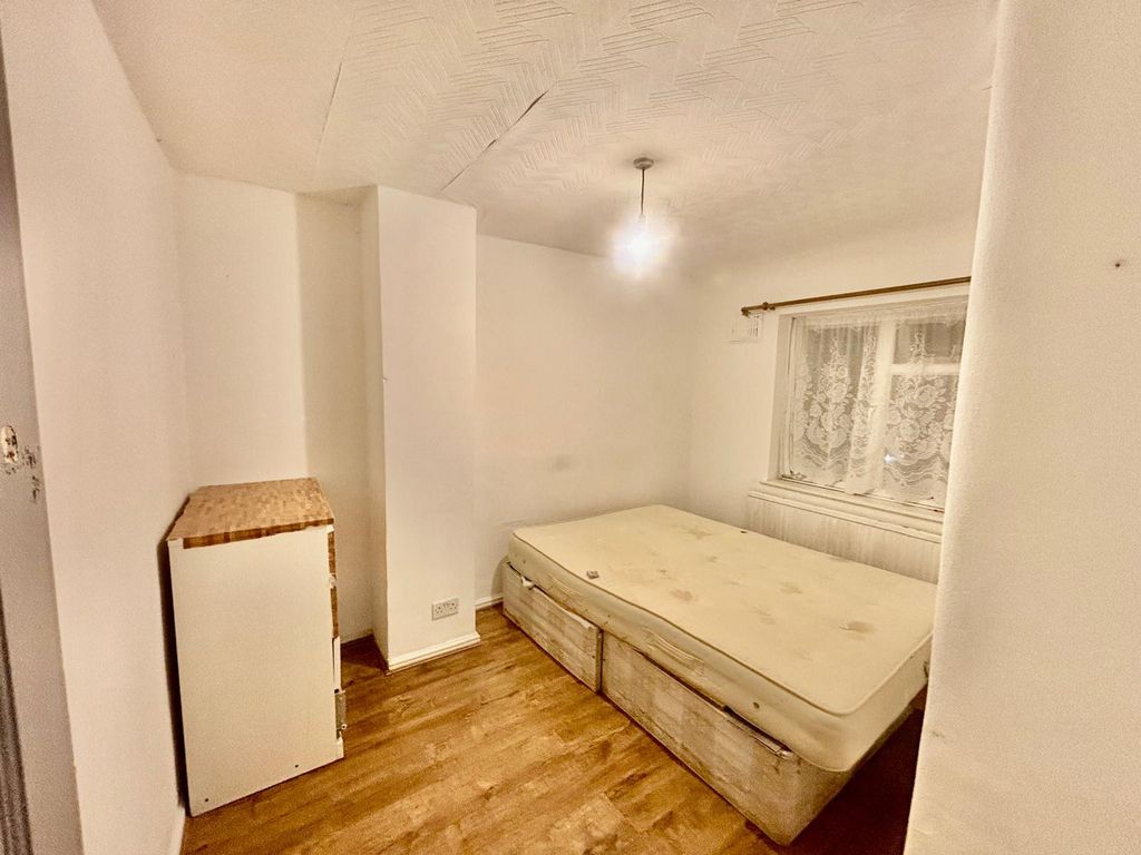 Property photo 3 of 28