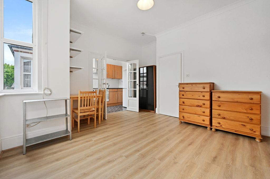 Property photo 2 of 7 Ahcs - Flat 4, 53 Blenheim Gardens - Reception9 (1).Jpg