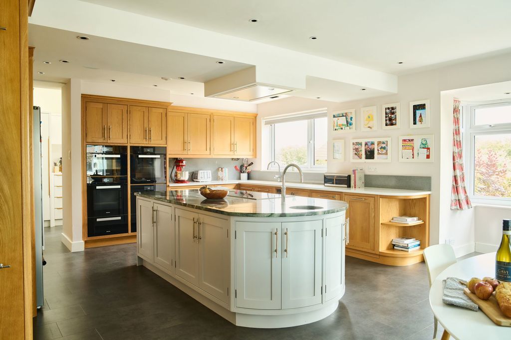 Property photo 2 of 29