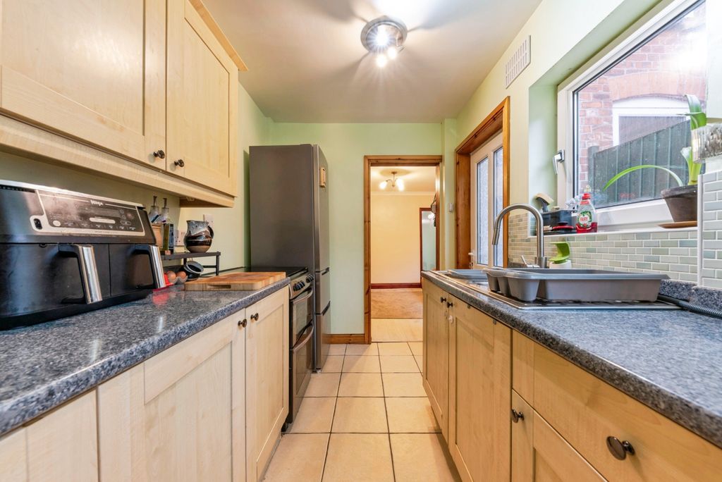 Property photo 3 of 15 134_Victoria_Street-21