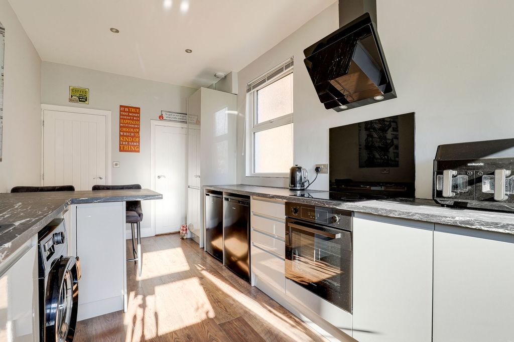 Property photo 3 of 22