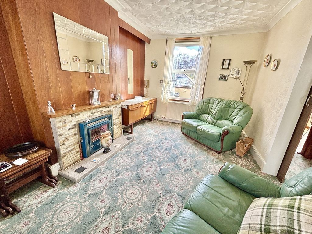 Property photo 3 of 25 Lounge