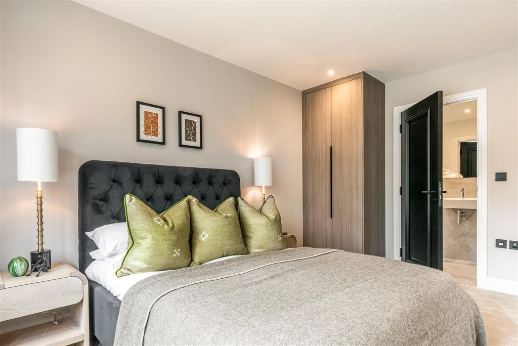 Additional image 30 of 5 bed property for salePlot 4, Chase View, Spring Court Road, Enfield EN2