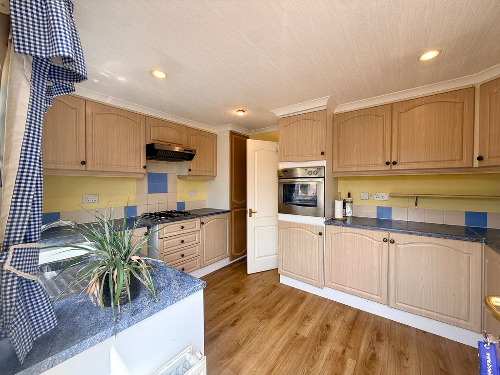 Property photo 3 of 20 Kitchen