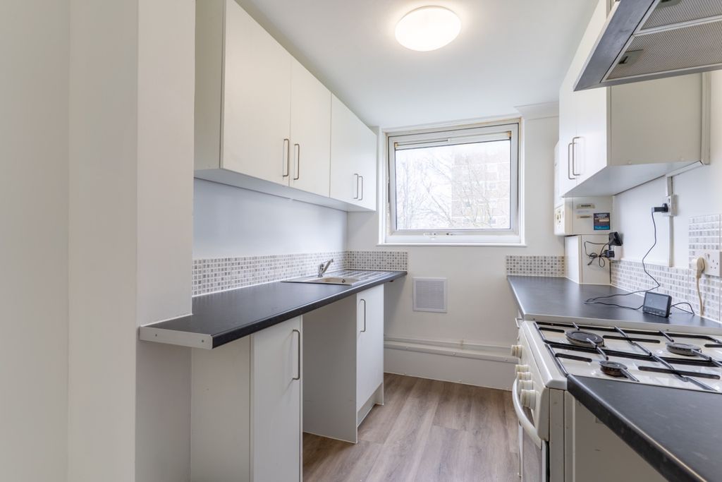 Property photo 3 of 10 4964362