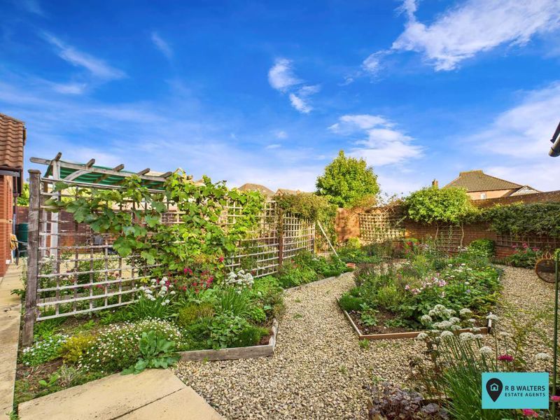 Property photo 3 of 22 Garden