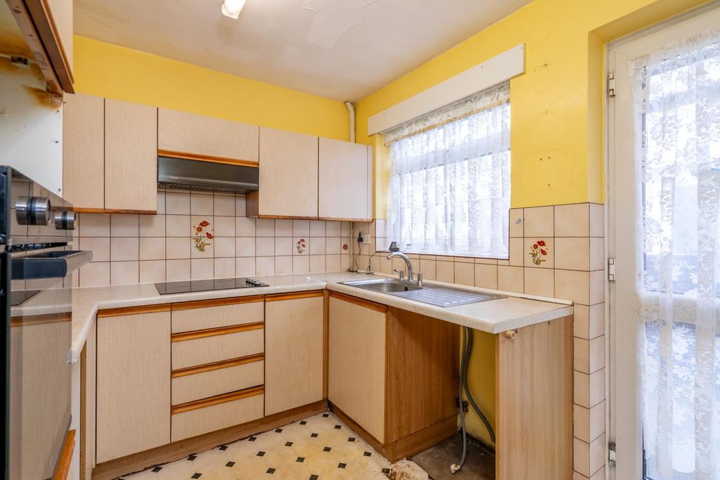 Property photo 3 of 15 Kitchen.Jpg