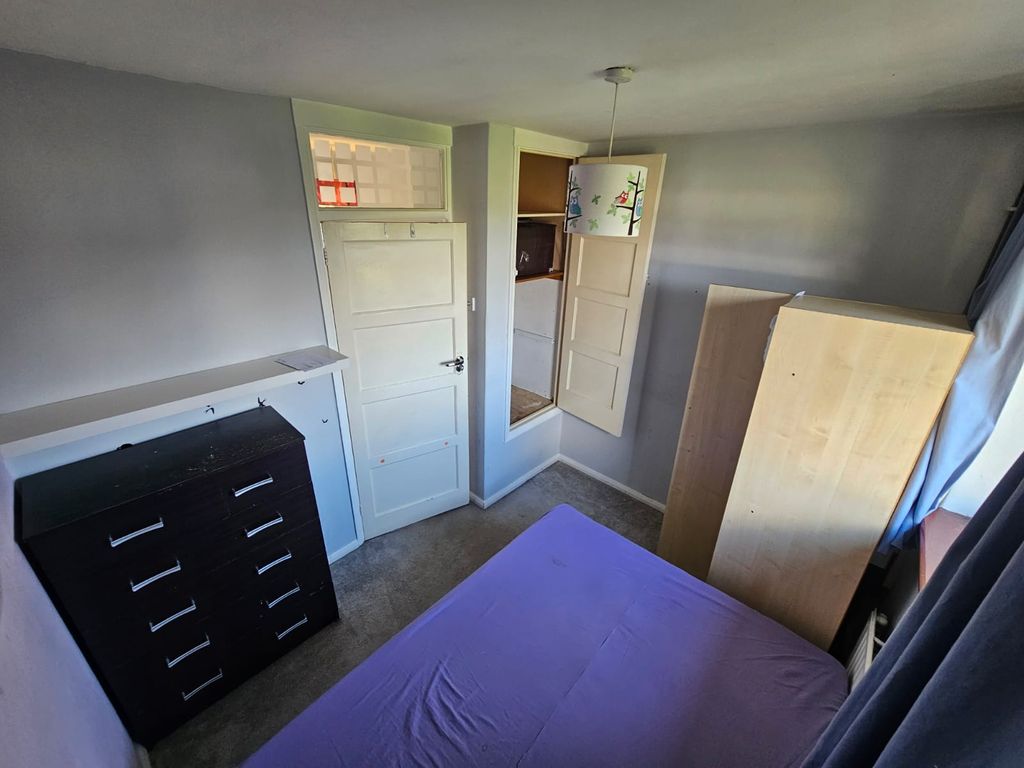 Property photo 1 of 3 Bedroom