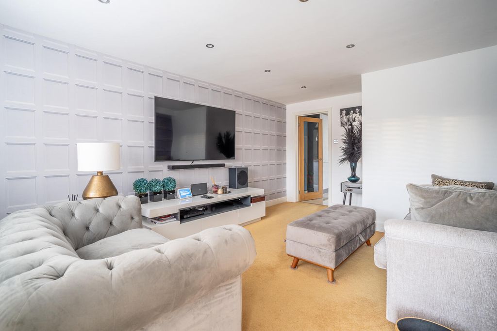 Property photo 3 of 18 Living Room