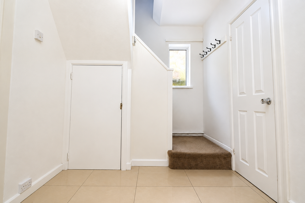 Property photo 2 of 10 Hallway