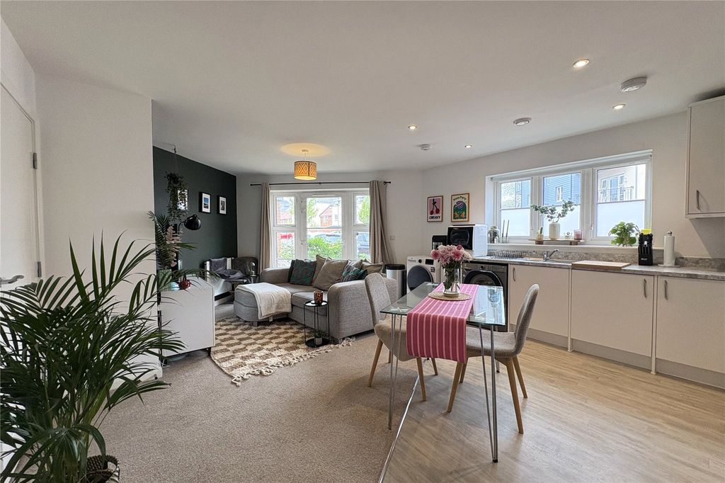 Property photo 2 of 11 Picture No. 12