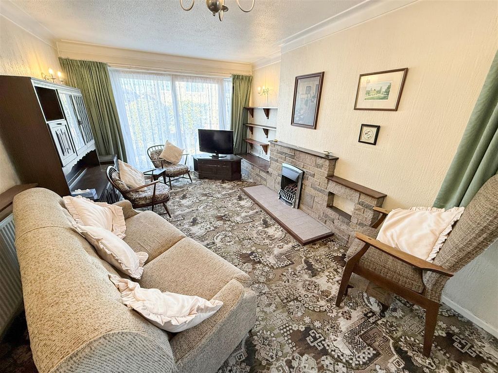 Property photo 1 of 12 Lounge/ Dining Room