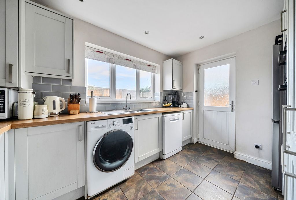 Property photo 3 of 16 1402249-17-697A2F...