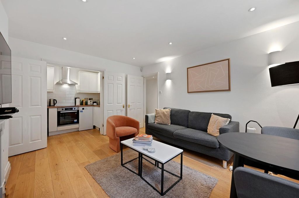 Property photo 2 of 12 Rctec- Flat 1, 41 York Street- Reception 6 (1).Jpg