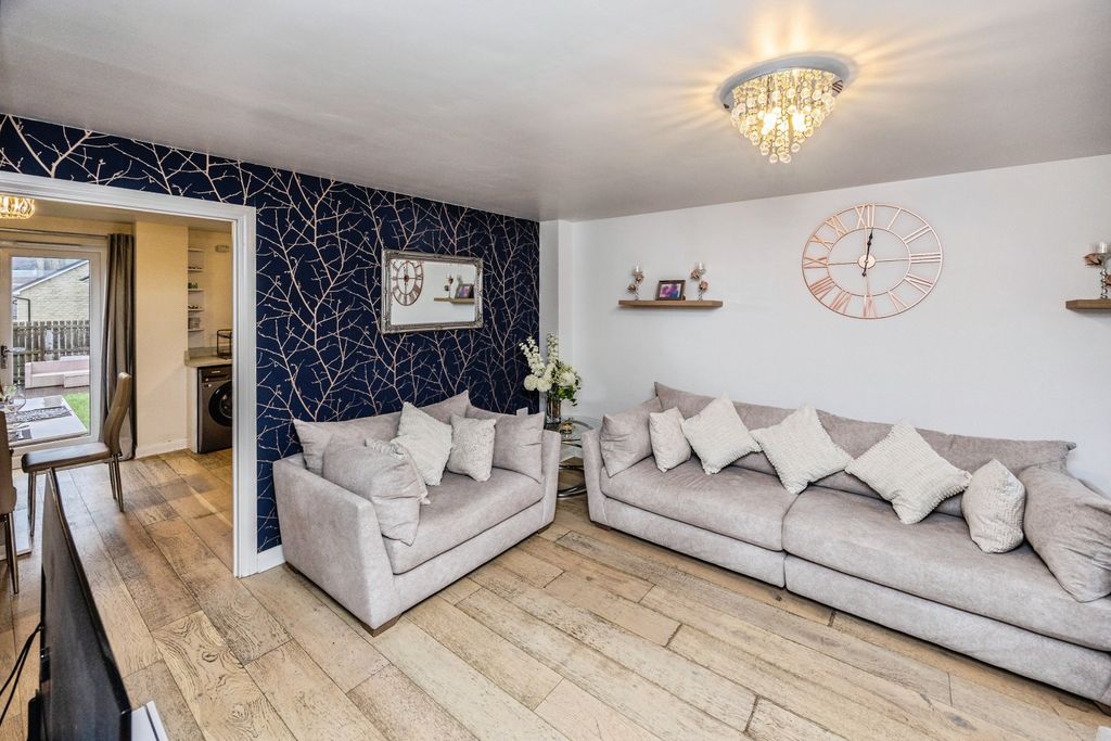 Property photo 3 of 20 Living Room