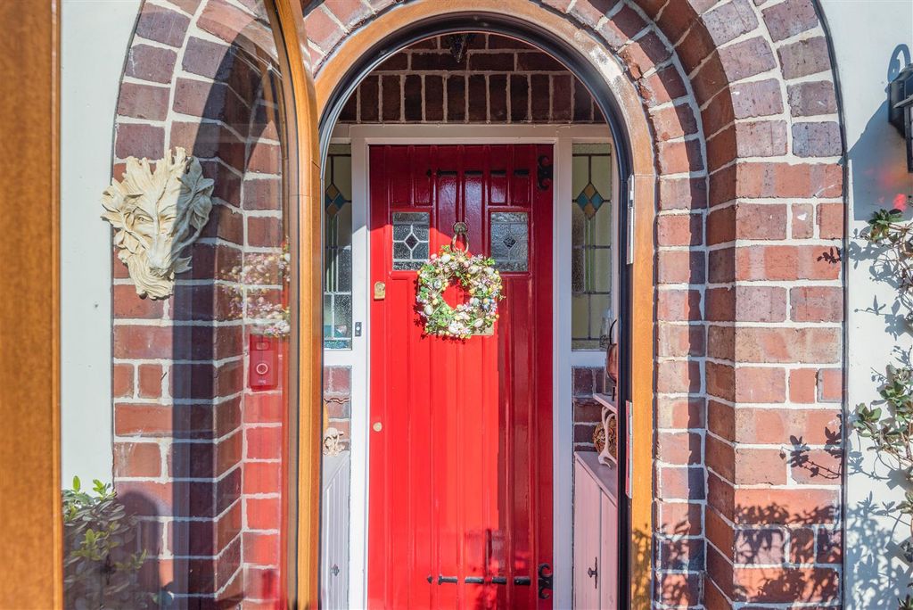 Property photo 2 of 37 8682205-Exterior09.Jpg