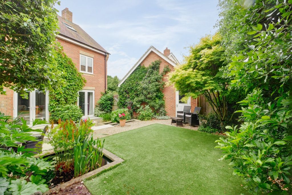 Property photo 2 of 34