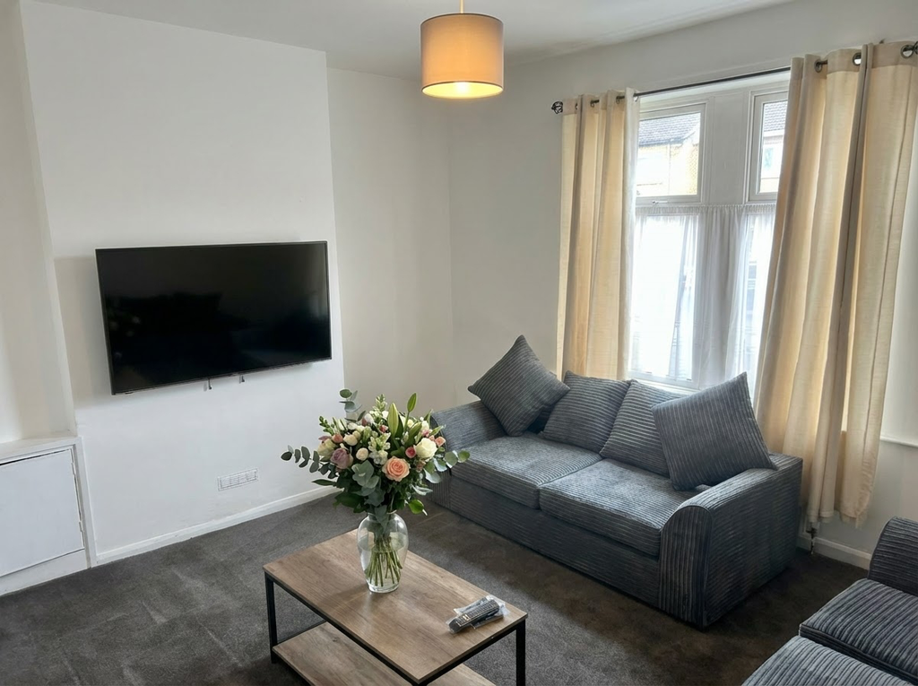 Property photo 2 of 6