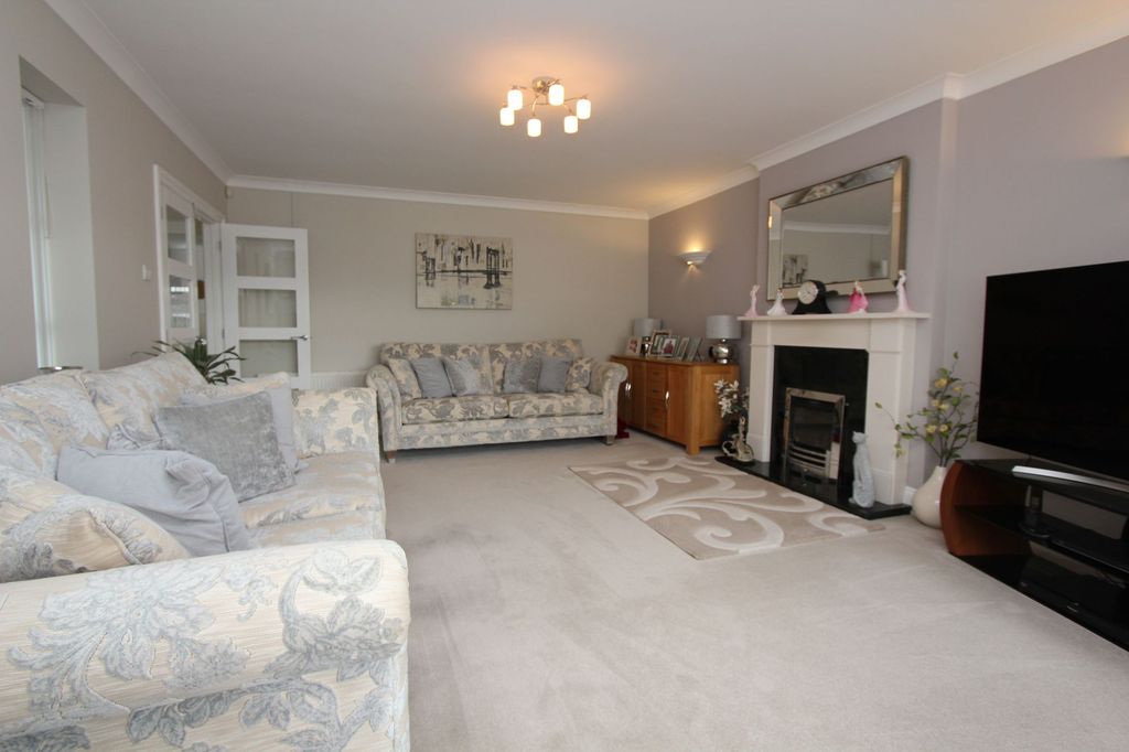 Property photo 2 of 36
