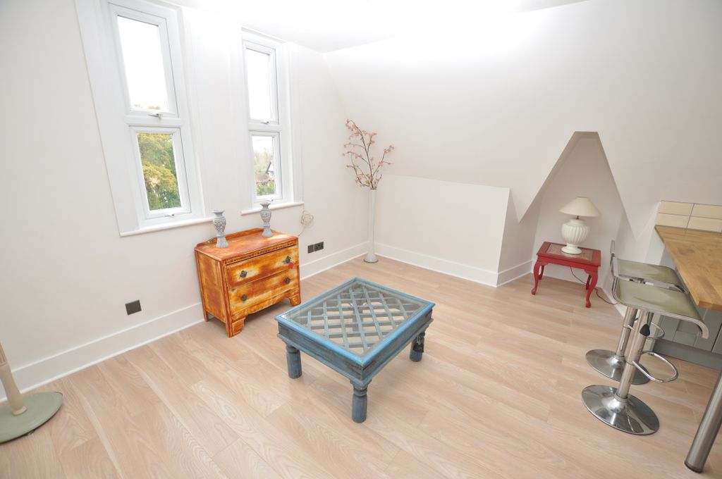 Property photo 3 of 6 Photo 03