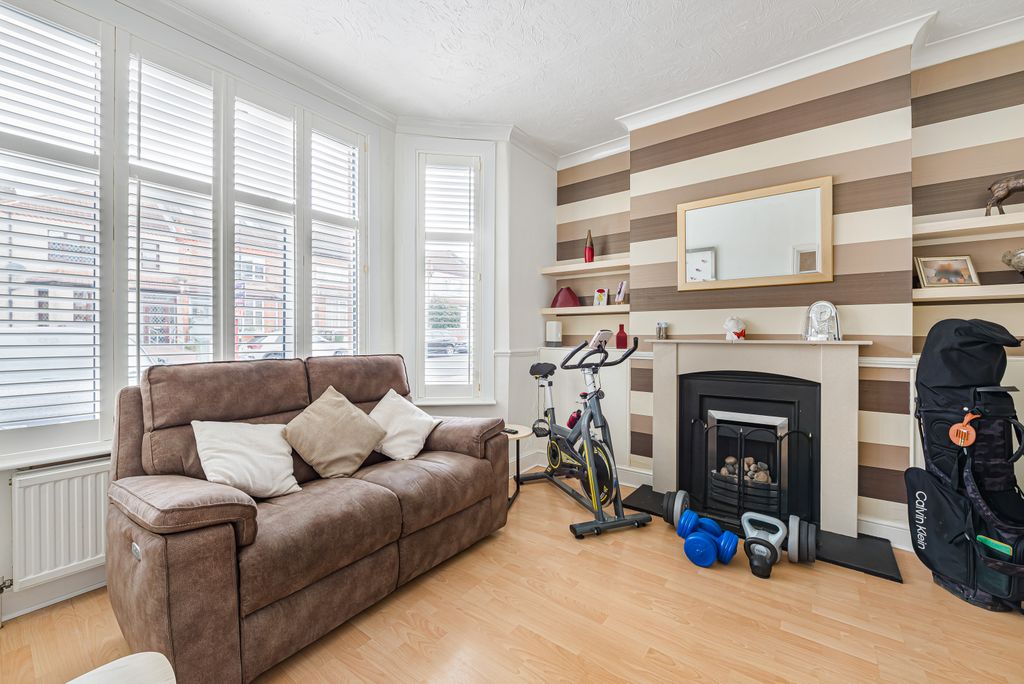 Property photo 3 of 42 Lounge