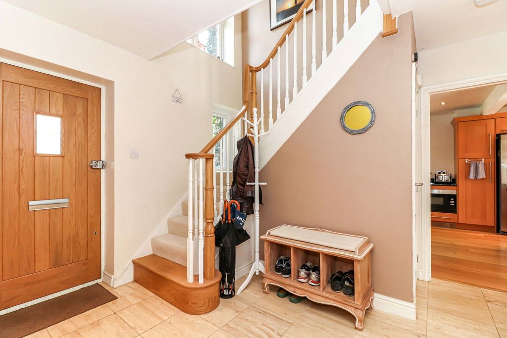 Property photo 2 of 33