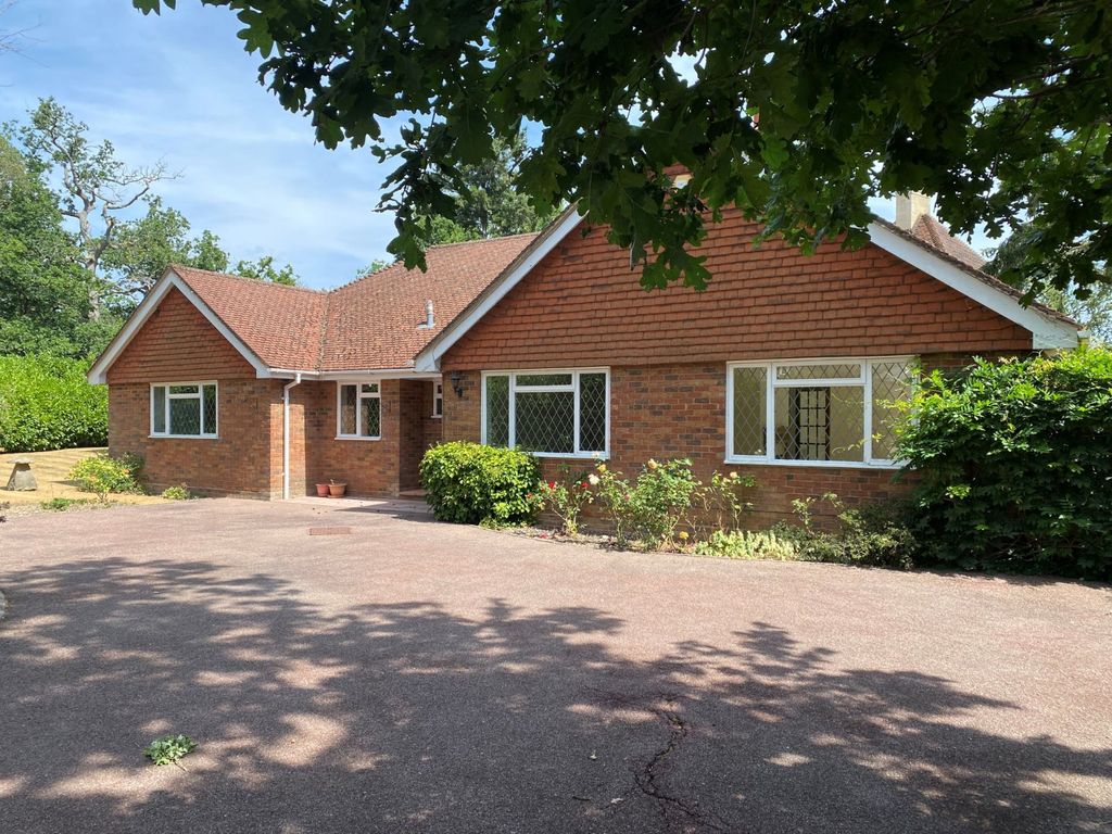 Property photo 2 of 18 Picture No. 37