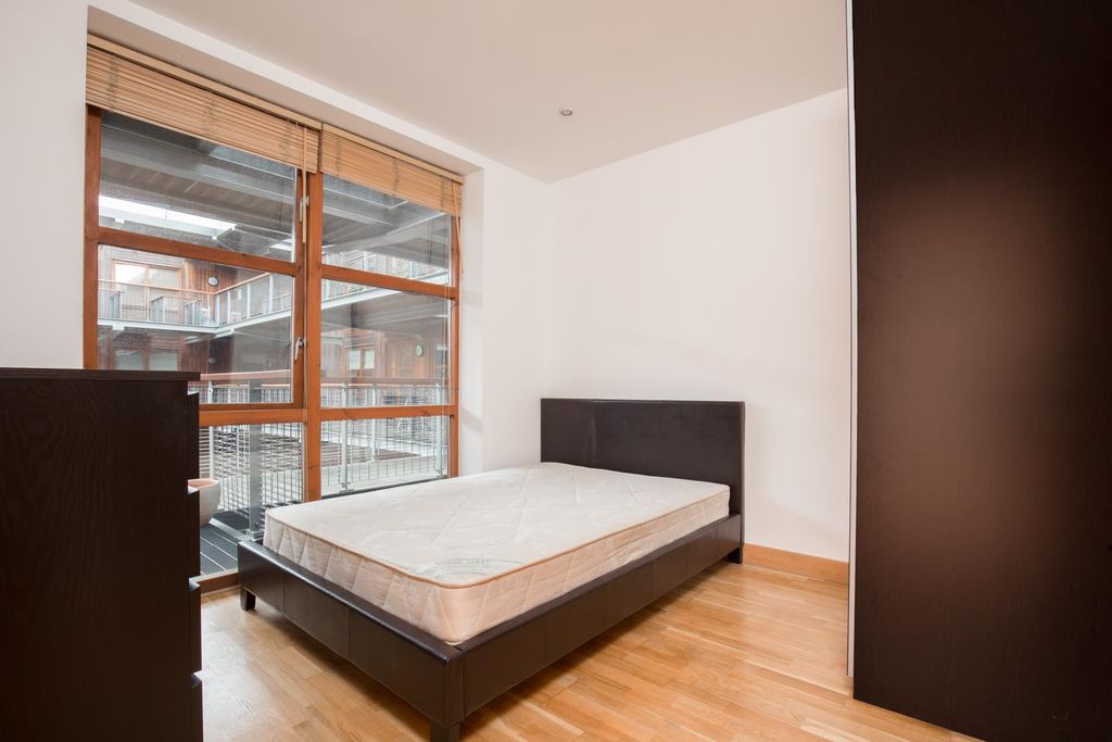 Property photo 3 of 10 Bedroom