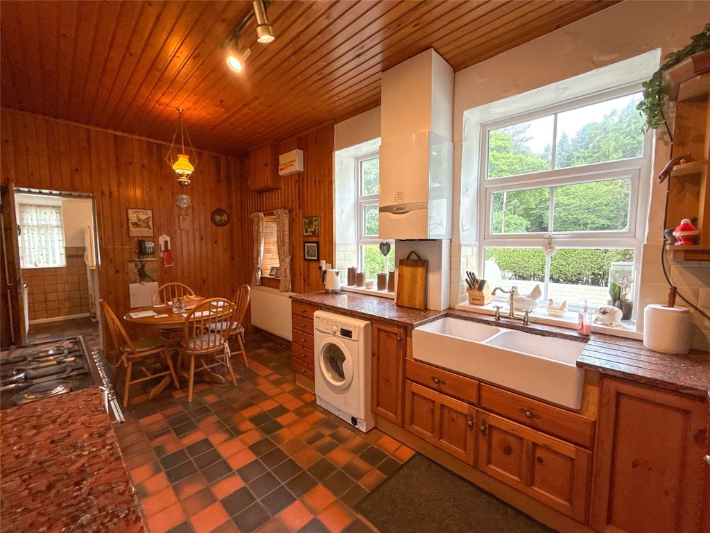 Property photo 3 of 31 Dining Kitchen