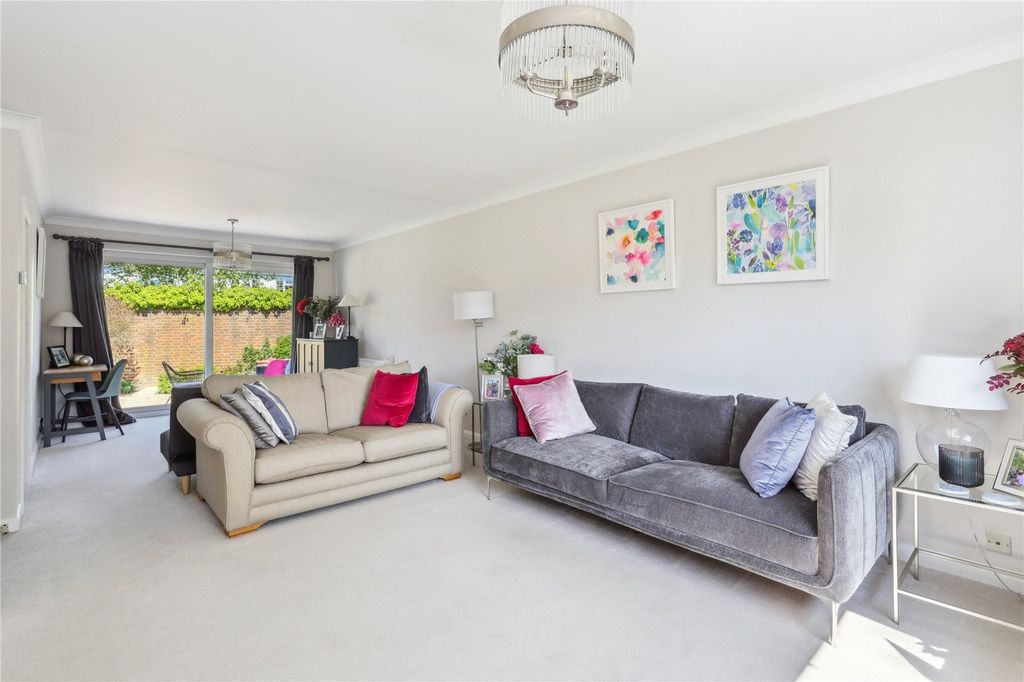 Property photo 3 of 15 Sitting Room