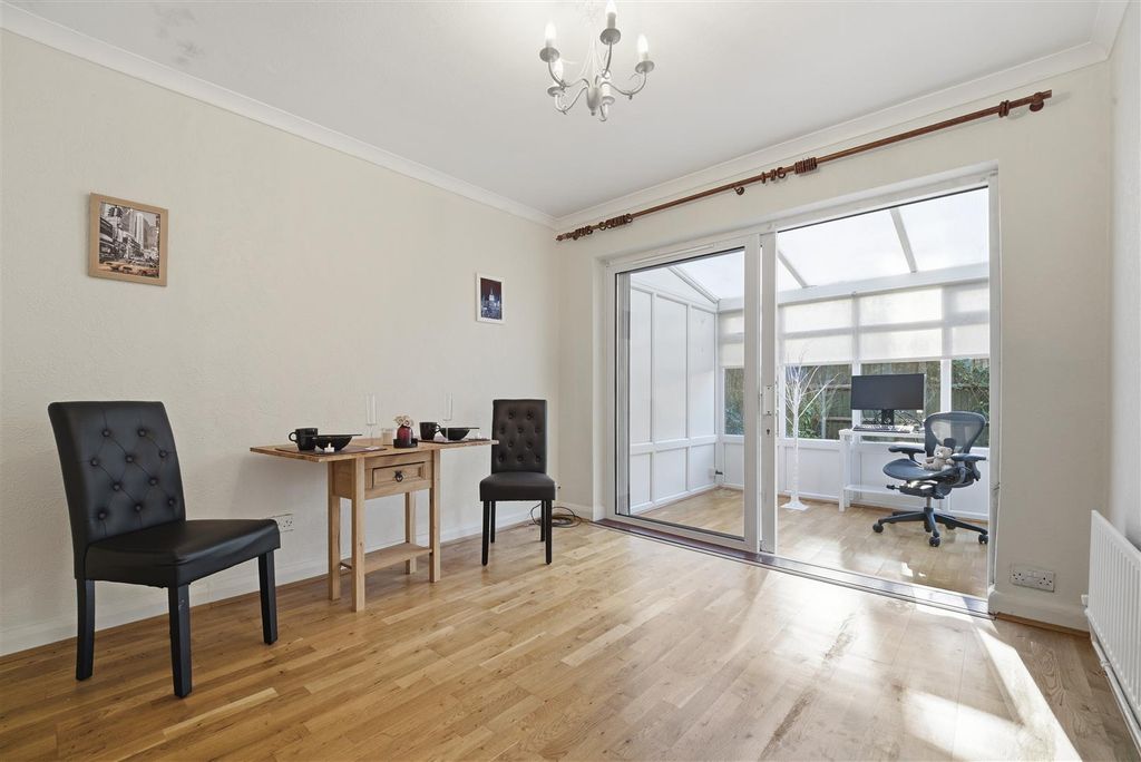 Property photo 3 of 10 4 Cowper Recp 2.Jpg