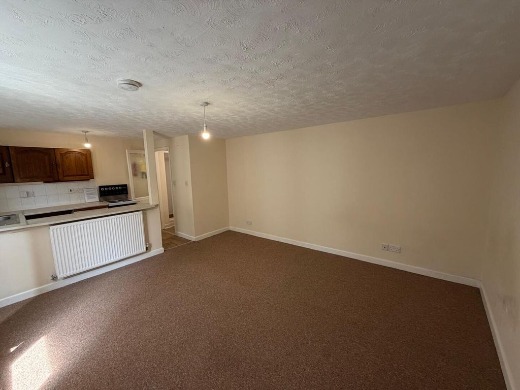 Property photo 3 of 5 Living Room