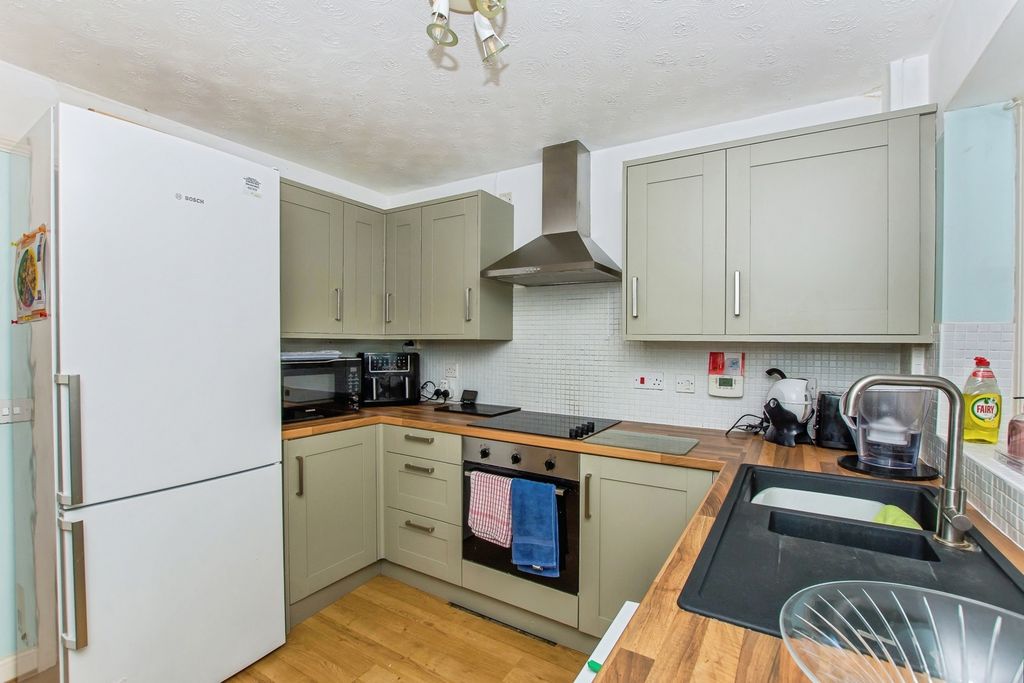 Property photo 2 of 17 Photo