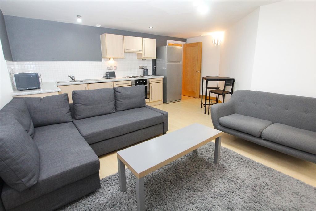 Property photo 1 of 8 Spacious Open-Plan Lounge With Modern Kitchen...